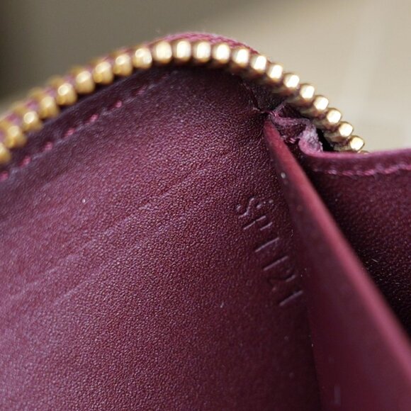 Louis Vuitton 2011 Vernis Amarante Patent Leather Zippy Compact Wallet - Picture 4 of 14